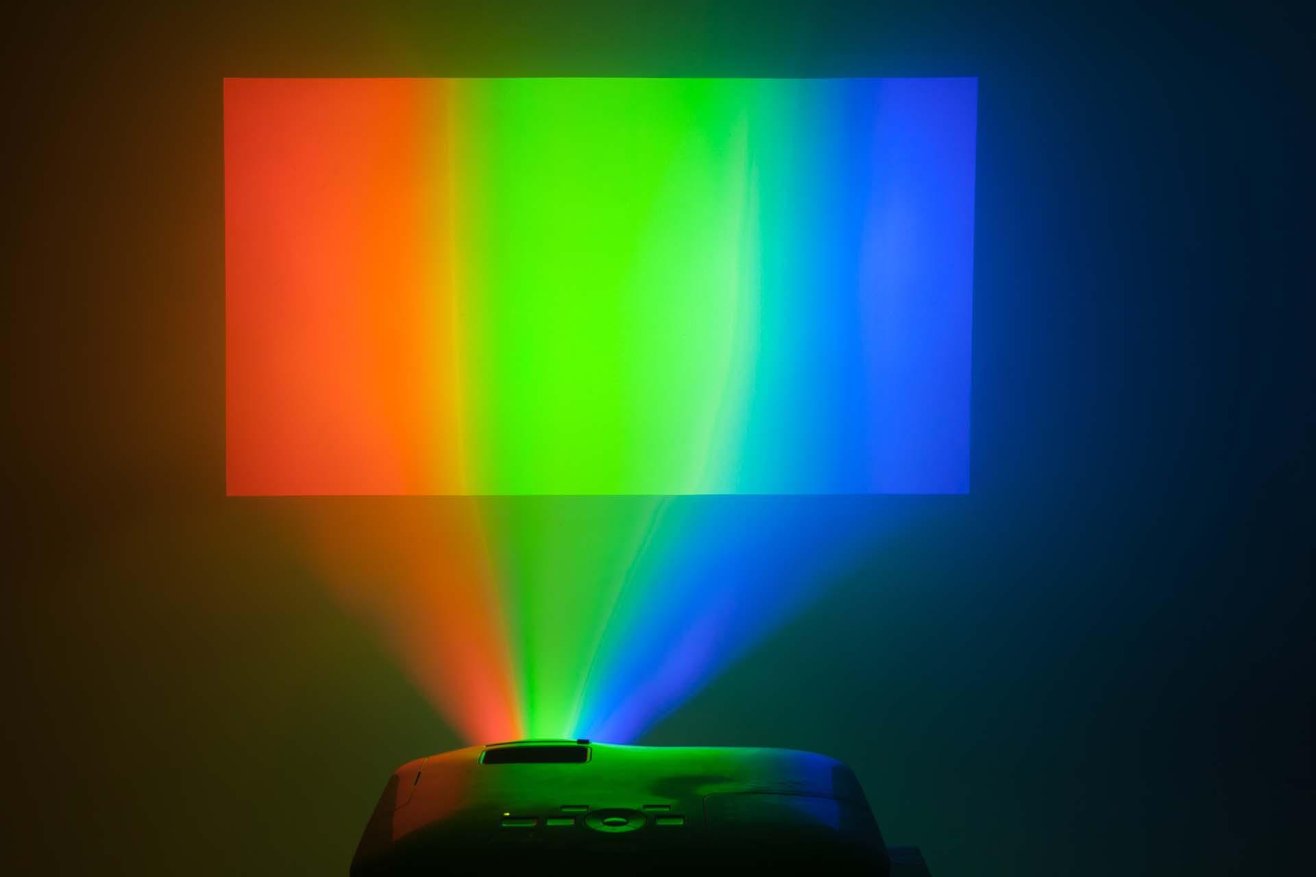 How to Minimize the DLP Rainbow Effect in Projectors